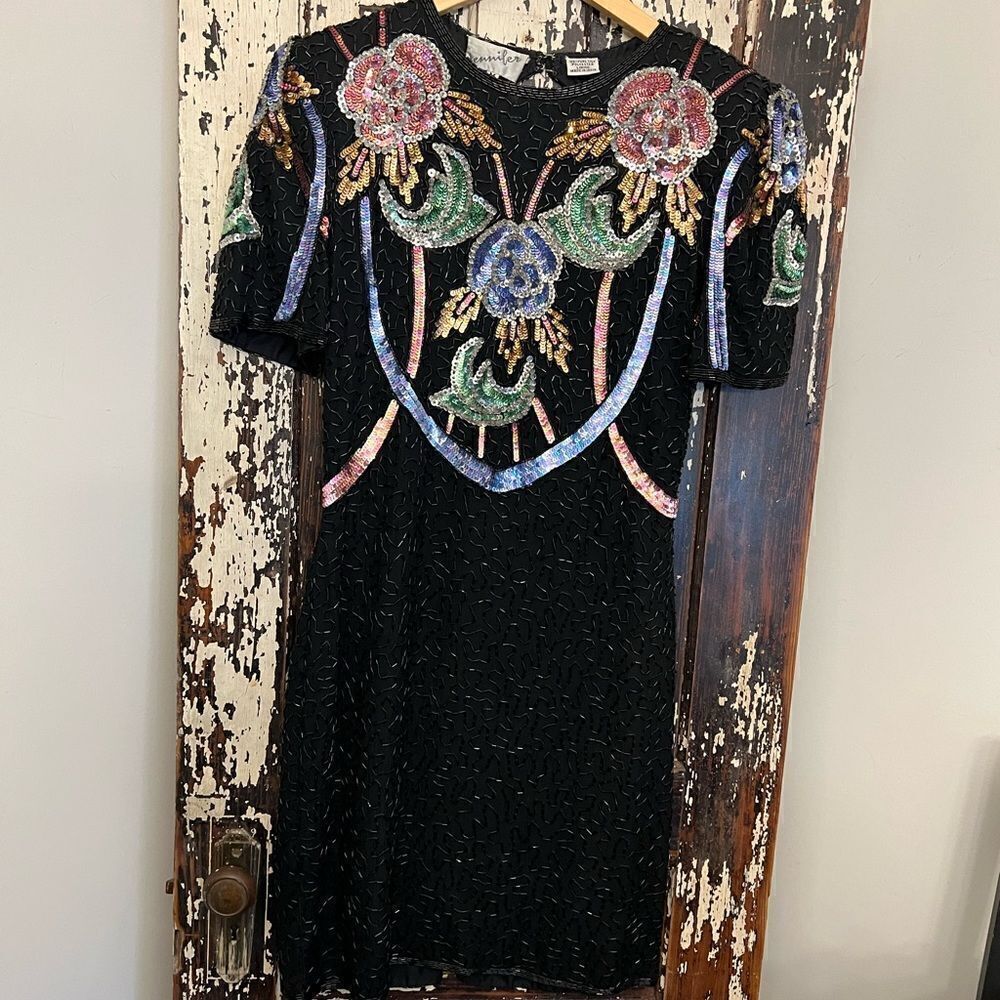 Vintage women’s Jennifer sequined and beaded cut out back cocktail dress. Size M